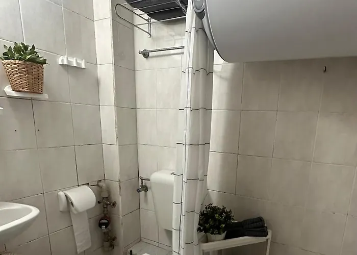 Center Apartment Warna