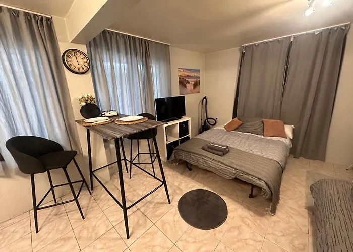 Center Apartment Warna