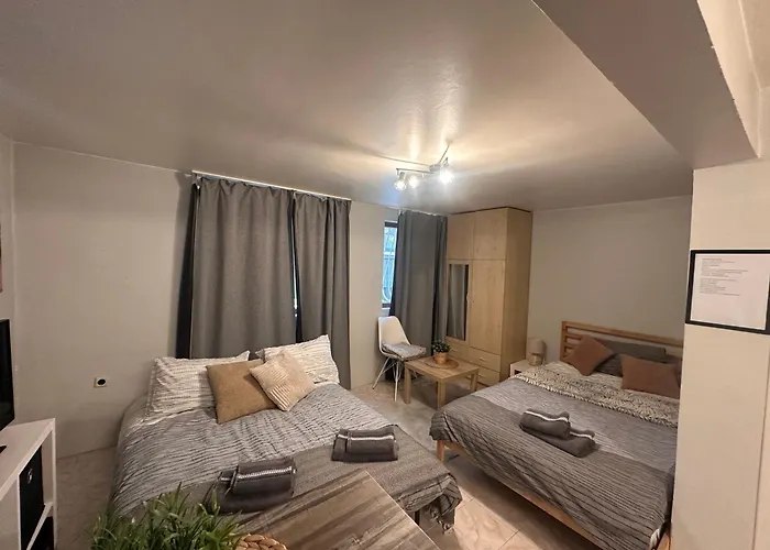 Apartment Center Warna